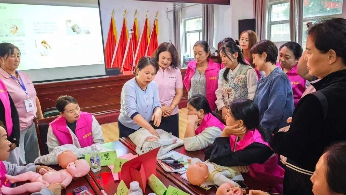 庆阳市庆城县妇联深入开展巾帼家政进社区进乡村活动
