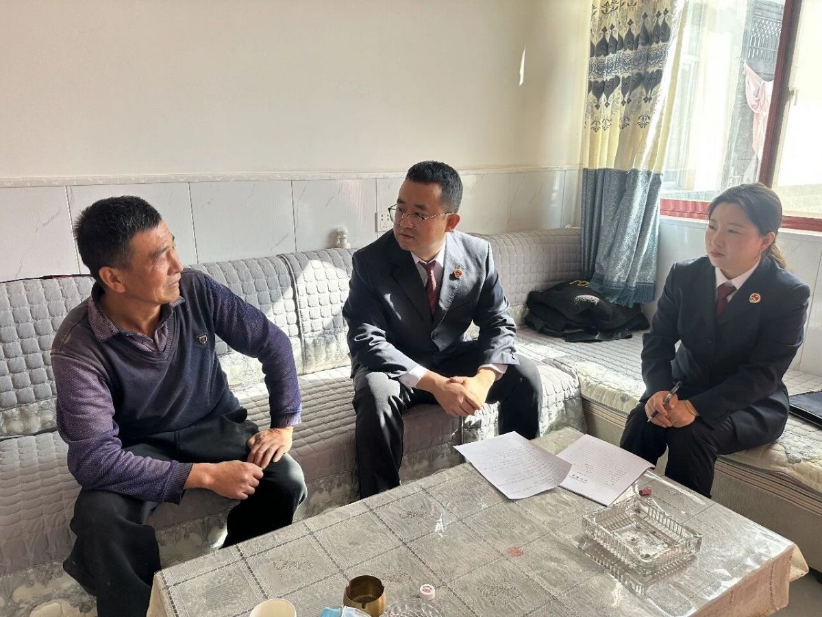 华池检察:“红枫叶”回访暖民心 解民忧