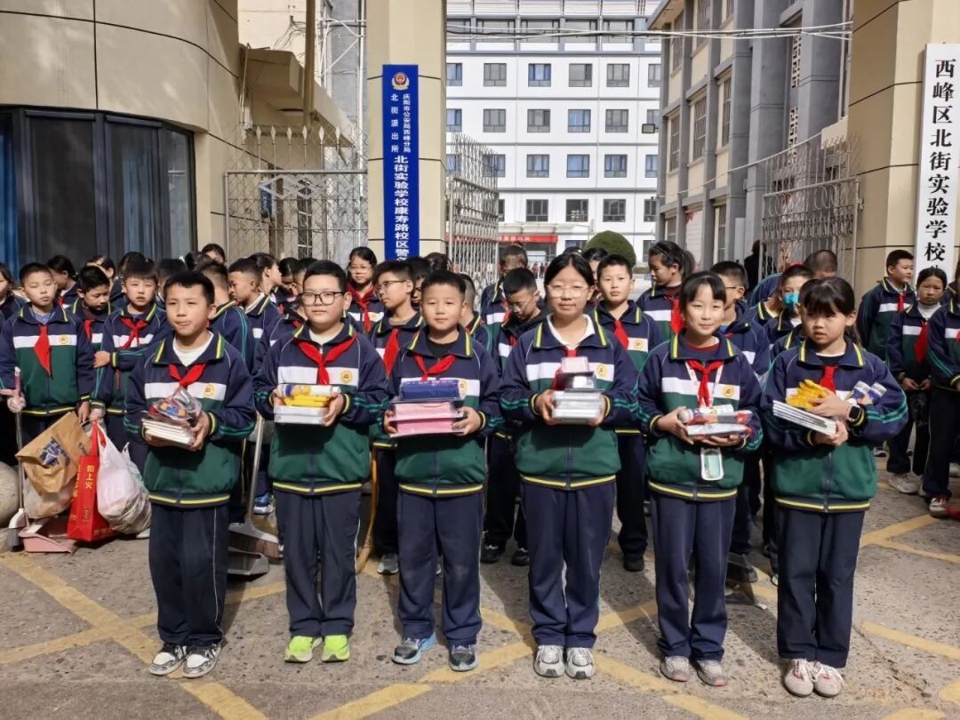 庆阳市西峰区康寿路社区开展“小手拉大手 共建美好家园”新时代文明实践志愿服务活动