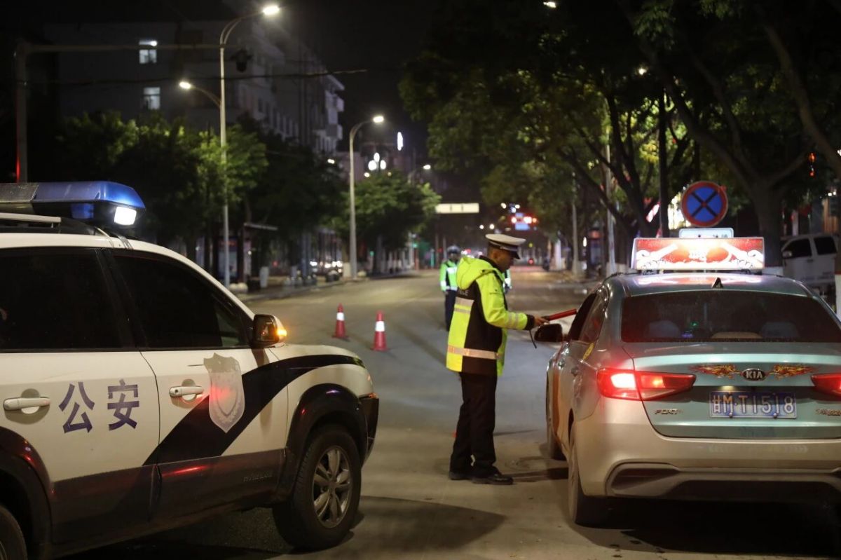 把警力摆到街面，把平安送到身边