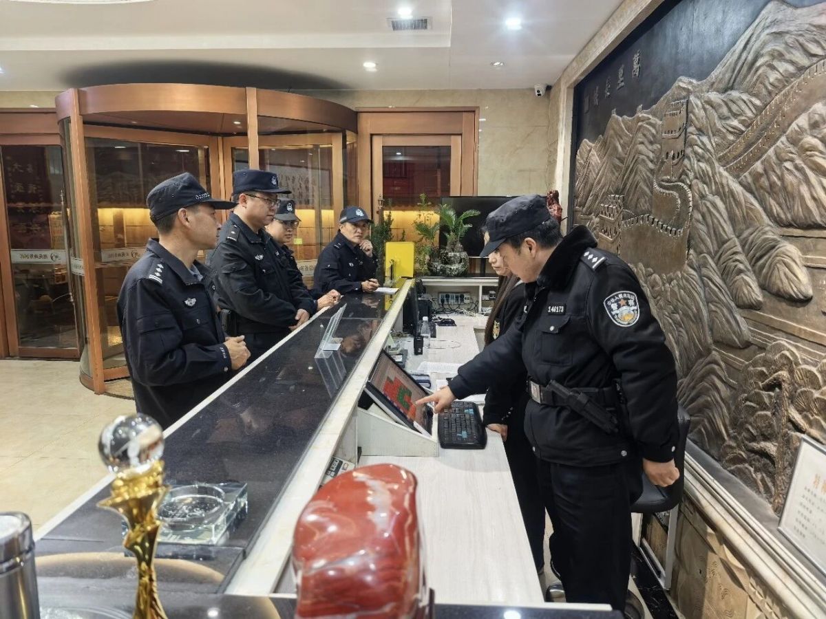 把警力摆到街面，把平安送到身边