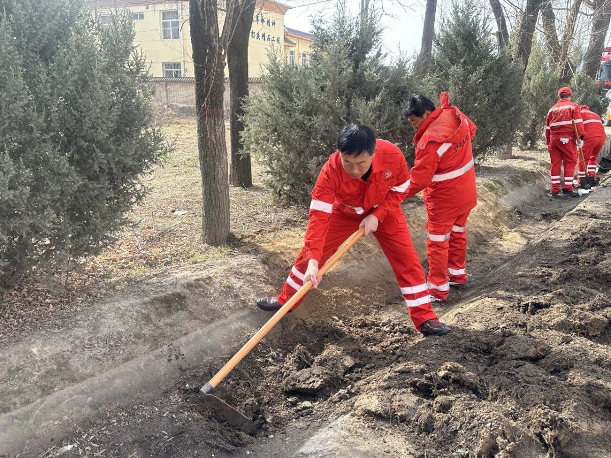 庆城公路段扎实推进路容路貌集中整修工作