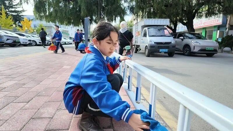 西峰区南街小学:小手拉大手 家校同心共绘文明新风尚